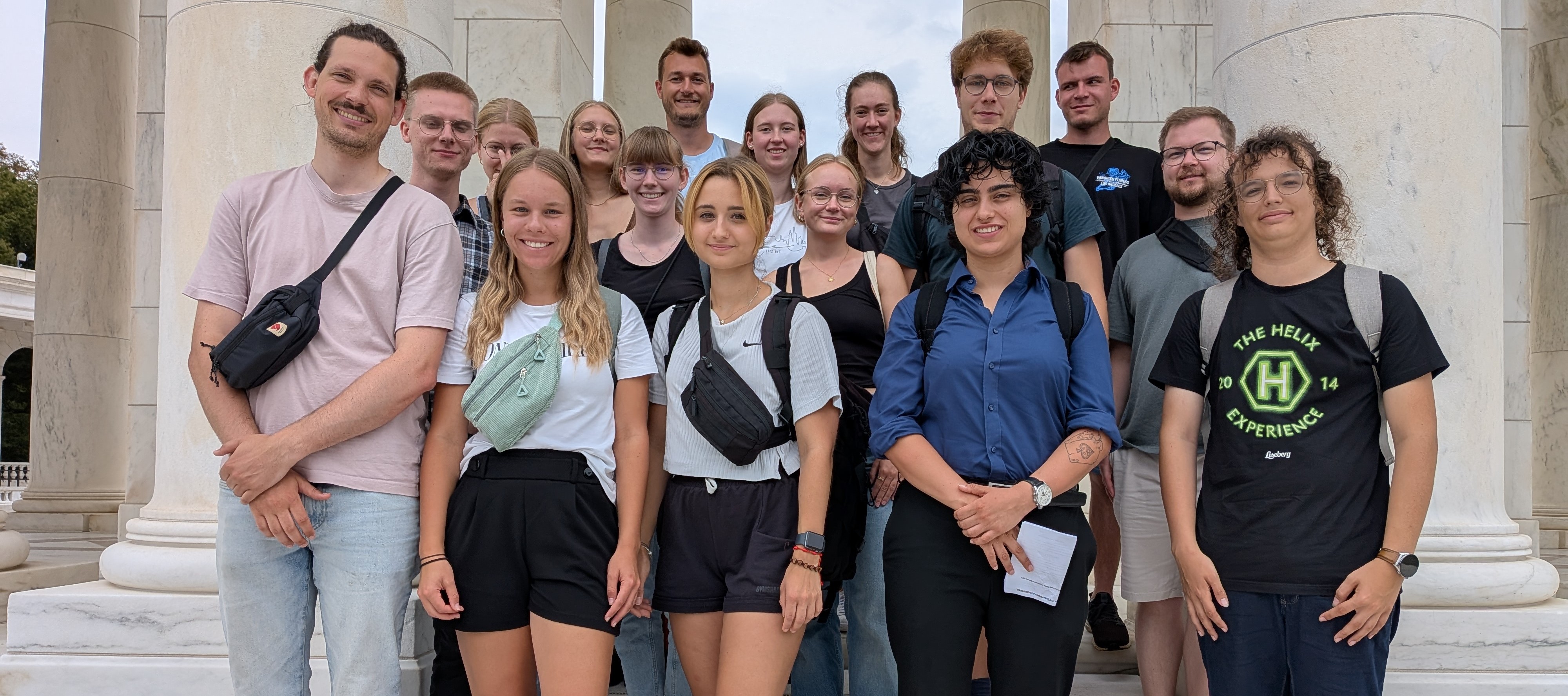 Exkursiongruppe am Tomb of the Unknown Soldier - Photo by Matthew Hannah